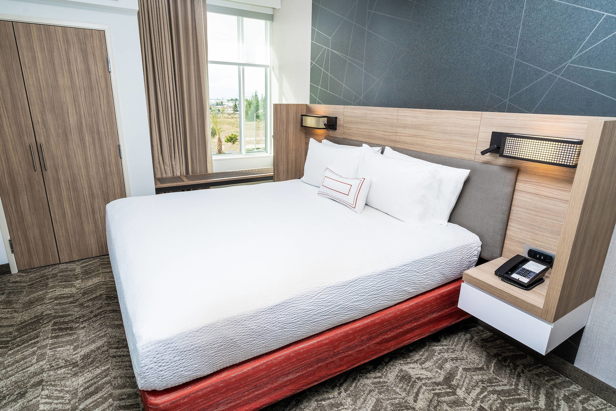 SUITE, KING BED, SOFA