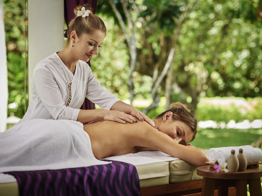 Mercure Maldives Kooddoo Resort 46/73