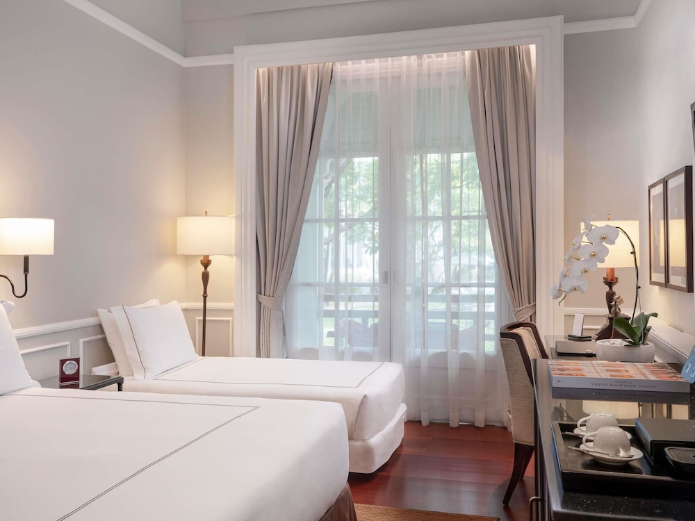 State, Twin Beds, Raffles Hotel Le Royal 2/10