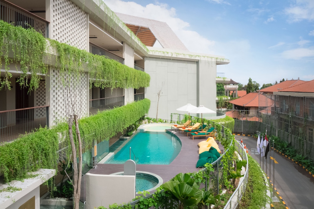 Beachwalk Residence 44/50
