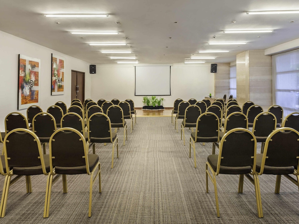NOVOTEL SEMARANG 65/76