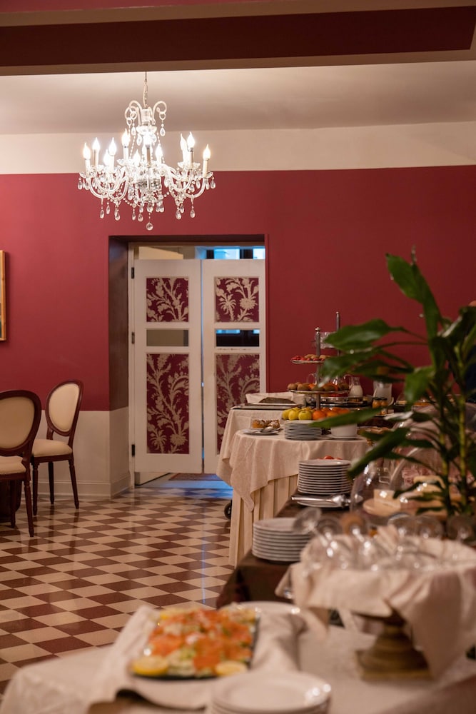 San Luca Palace 49/58