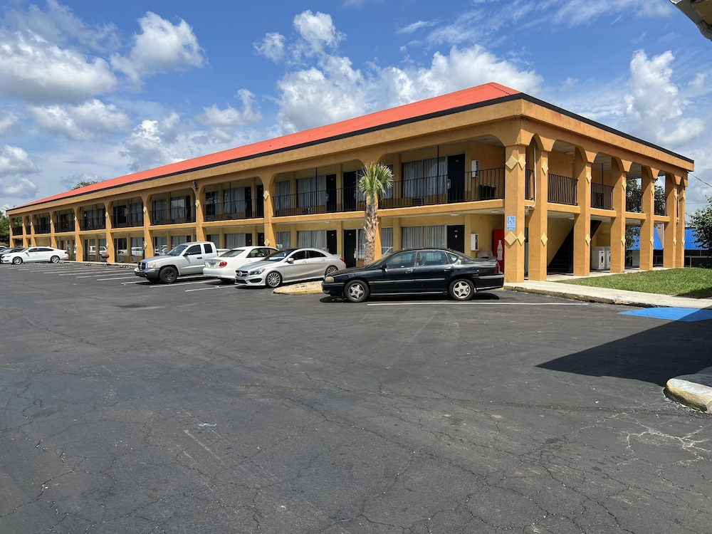 Country Hearth Inn and Suites Cartersville 7/34