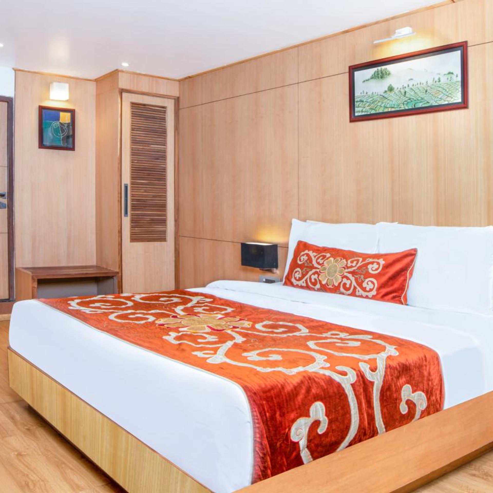 Deluxe, King Bed