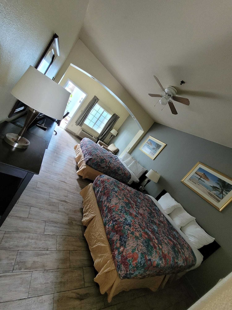 Casa Bella Hotel and Suites 16/24