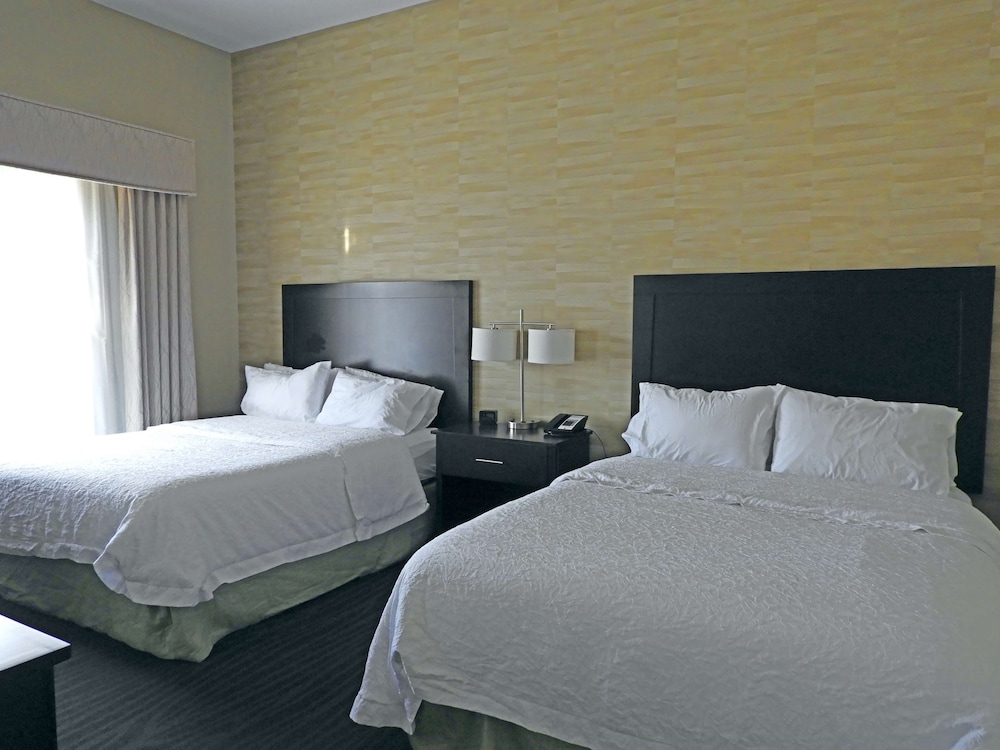 Hampton Inn And Suites Robbinsville 28/57