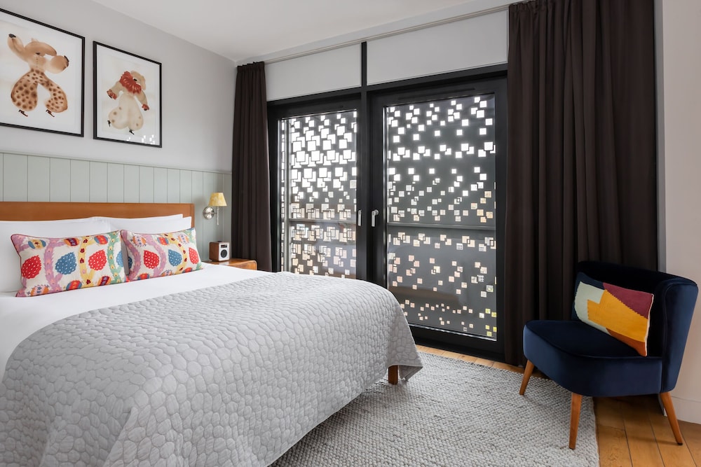 2 BEDROOMS, DELUXE, SUITE
