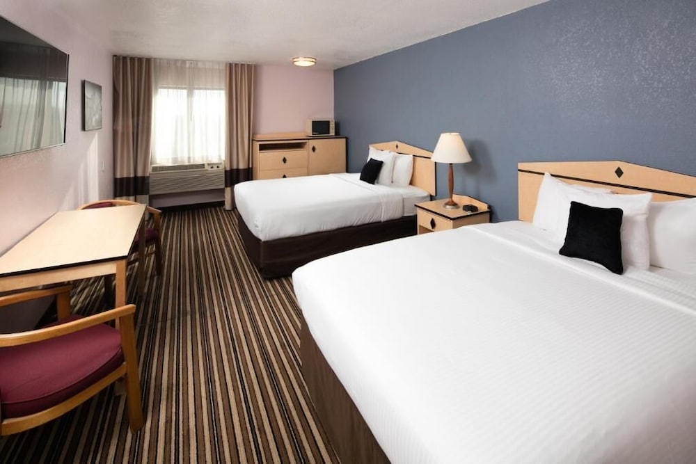 SYLO Hotel Denver Airport, a Ramada by Wyndham 15/57