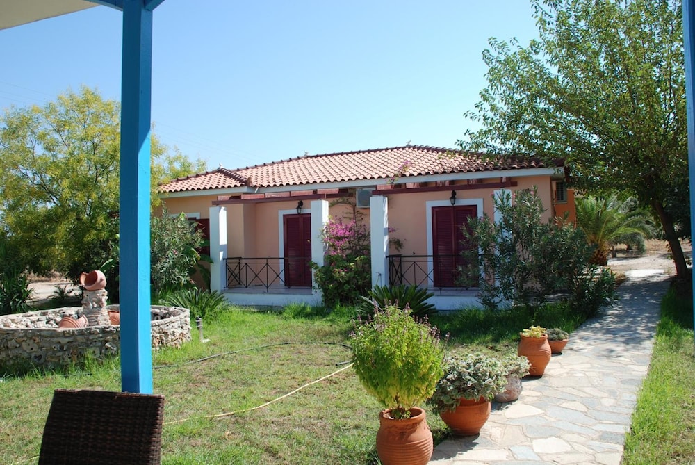 Zeus Hotel Ireon 37/42