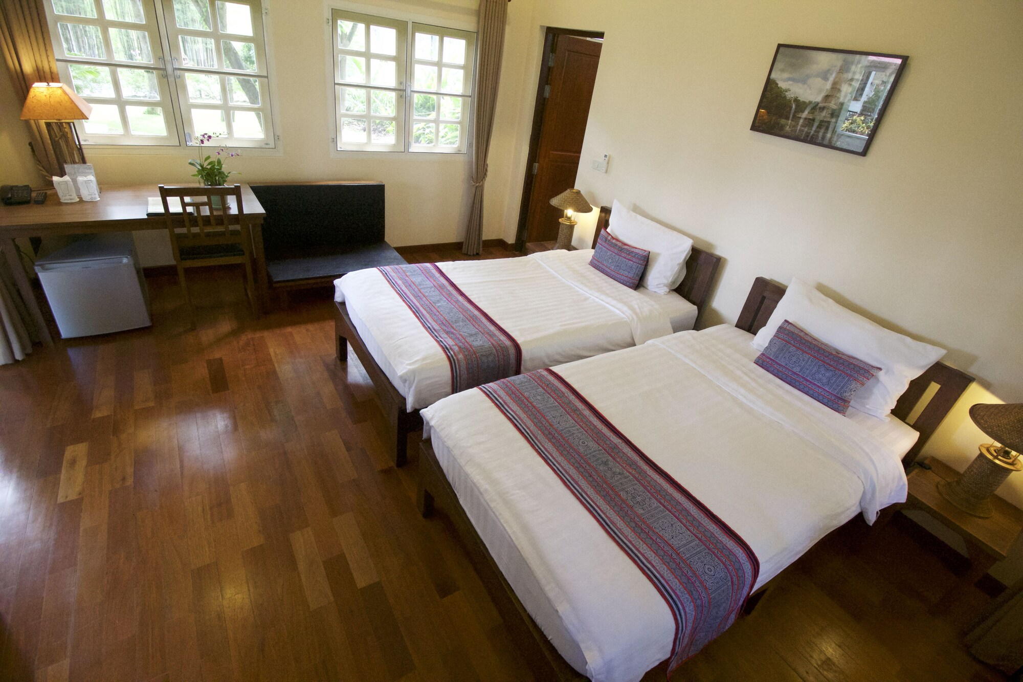 DELUXE, TWIN BEDS