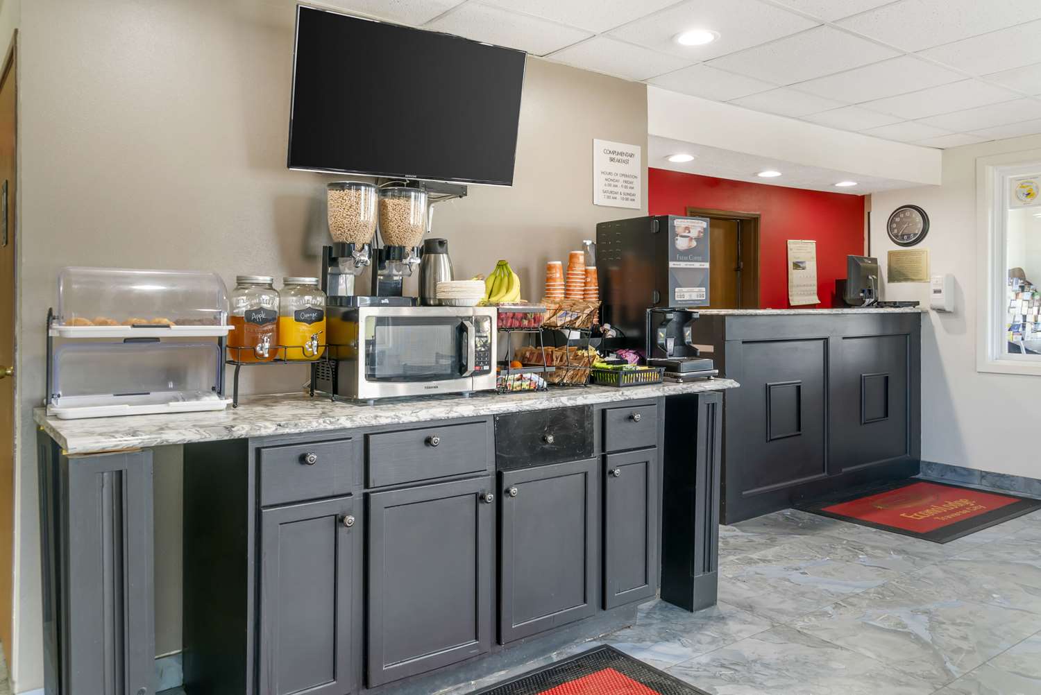 Econo Lodge Traverse City South 28/31