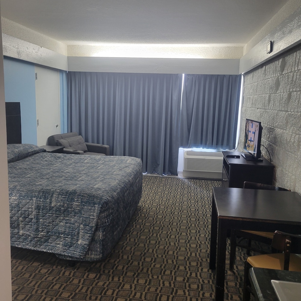 Room, King Bed, Partial View, Kitchen, North Wing، Padre South Hotel On The Beach 2/3