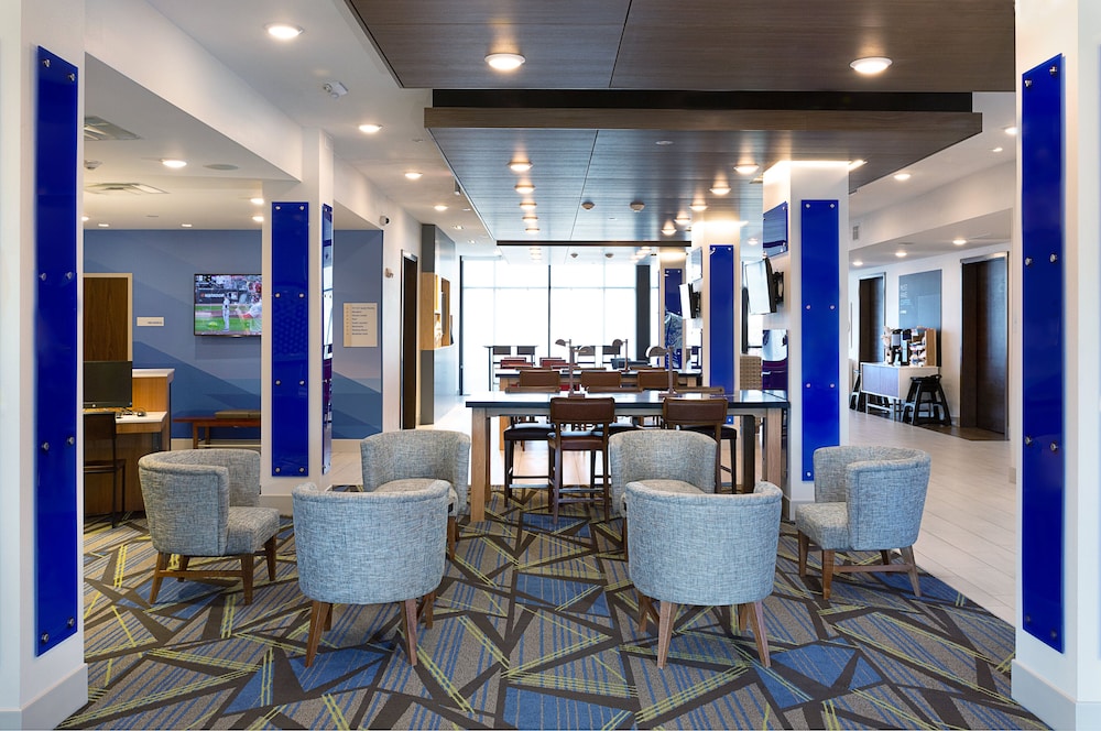 Holiday Inn Express and Suites Wentzville St Louis West 43/52