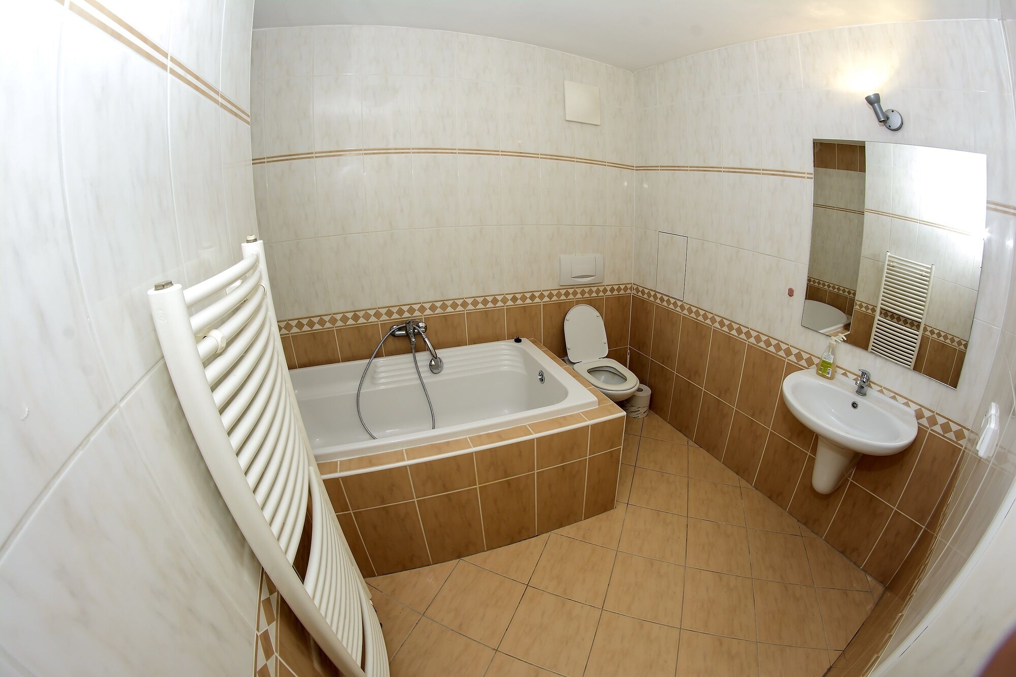 DUPLEX, COMFORT, PRIVATE BATHROOM, KITCHENETTE