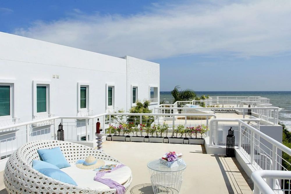 Verano Beach Villa 7/56