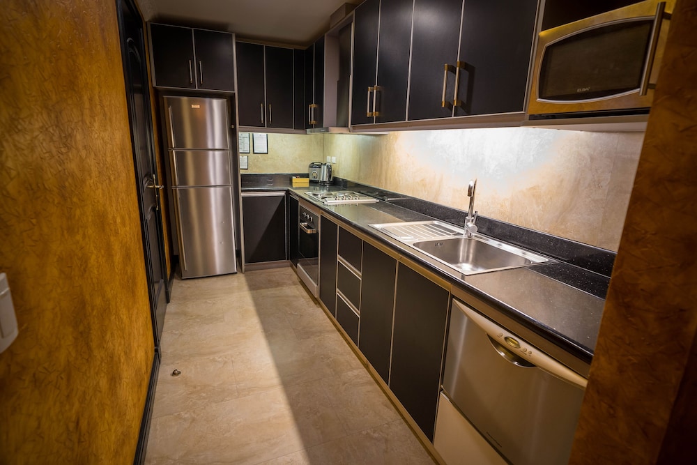 Fields Plaza Suites 60/65