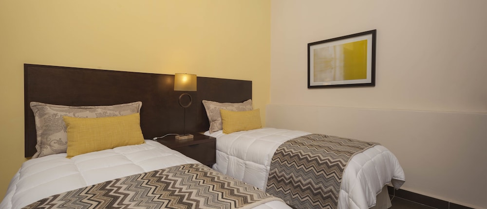 Decanter Hotel 23/47