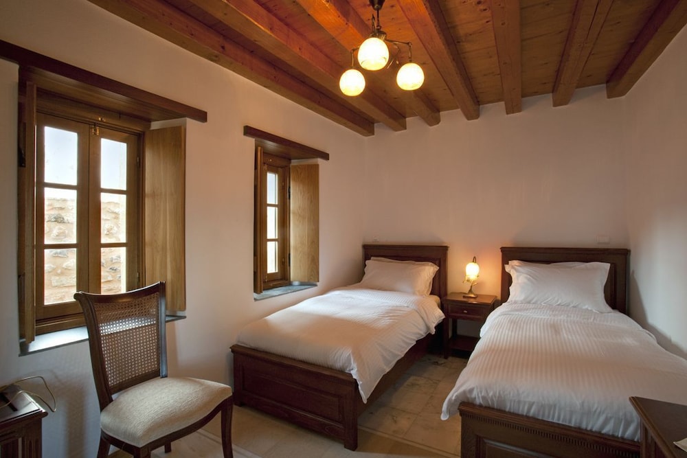 Likinia Hotel 8/50