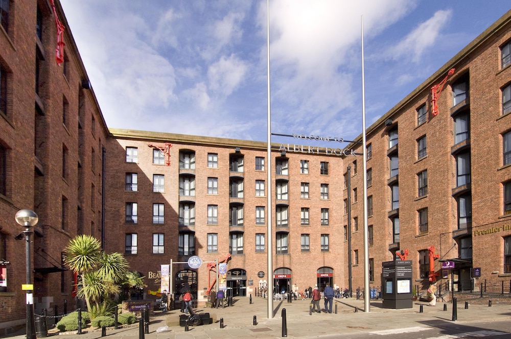 Premier Inn Liverpool City Centre (Albert Dock) 6/27