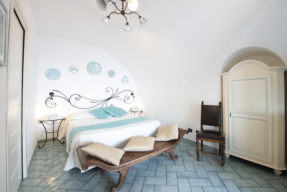 Hotel La Ninfa 54/61