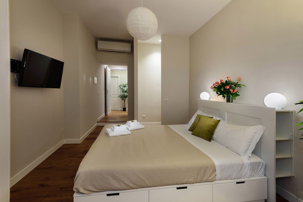 Claudia Rooms 11/39