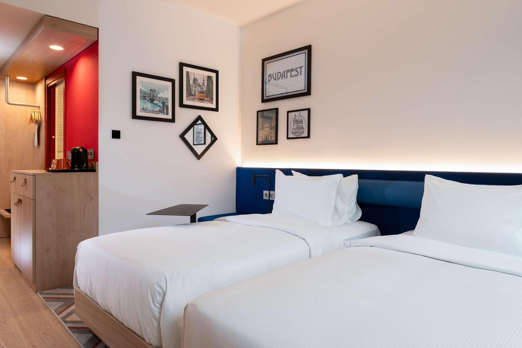 Connecting, Family, Multiple Beds