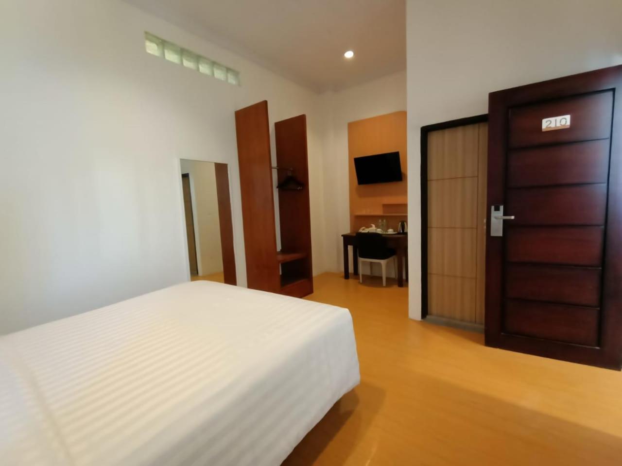 Front One Green Boutique Hotel Abepura 19/31