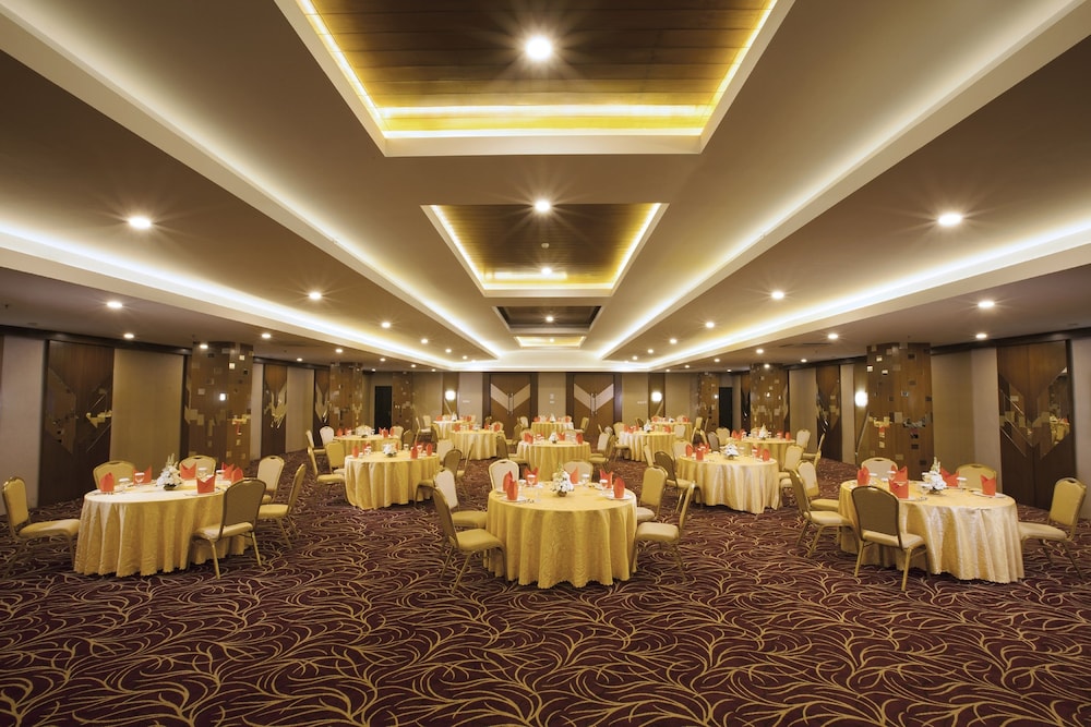 VERSE HOTEL CIREBON 66/72