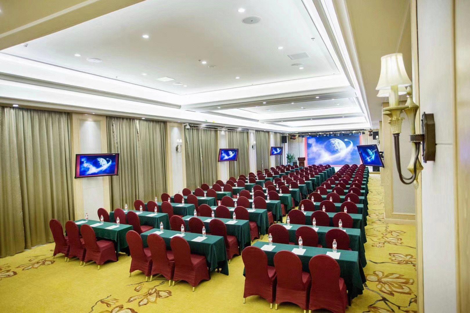 Vienna International Hotel (Shenzhen Pinghu Metro Station) 30/34