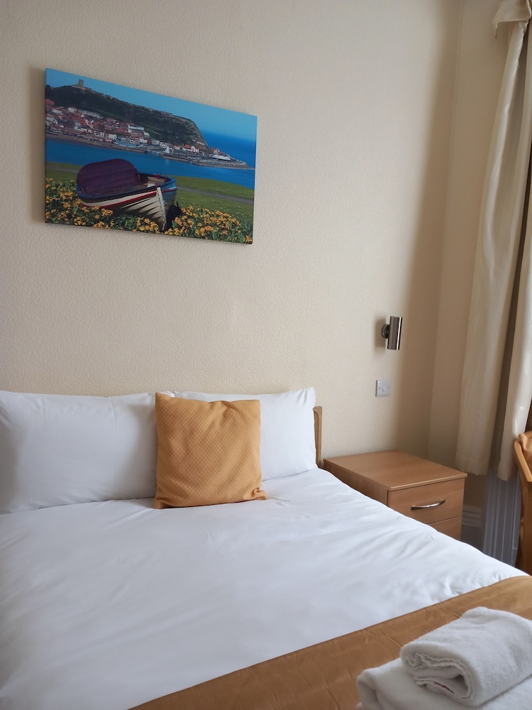 ROOM, DOUBLE BED, SMALL