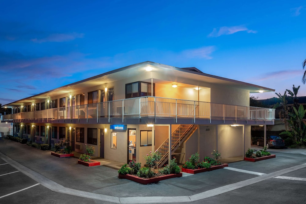 Motel6 Santa Barbara, CA - State Street 4/54