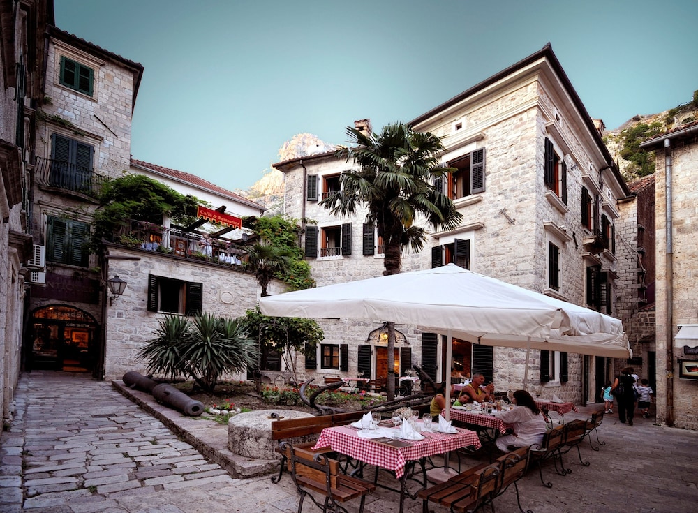 Hotel Monte Cristo 2/74