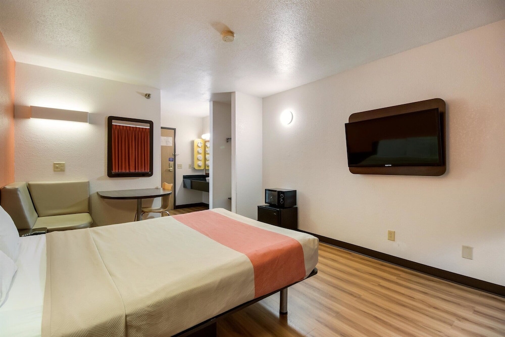 Motel6 Davenport, IA 16/29