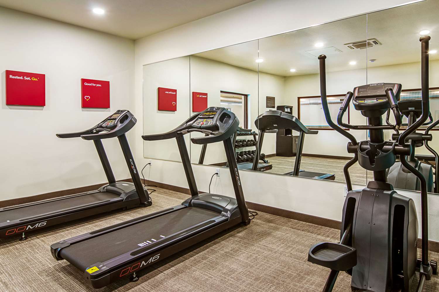 Comfort Suites Wooster near University Campus 28/54