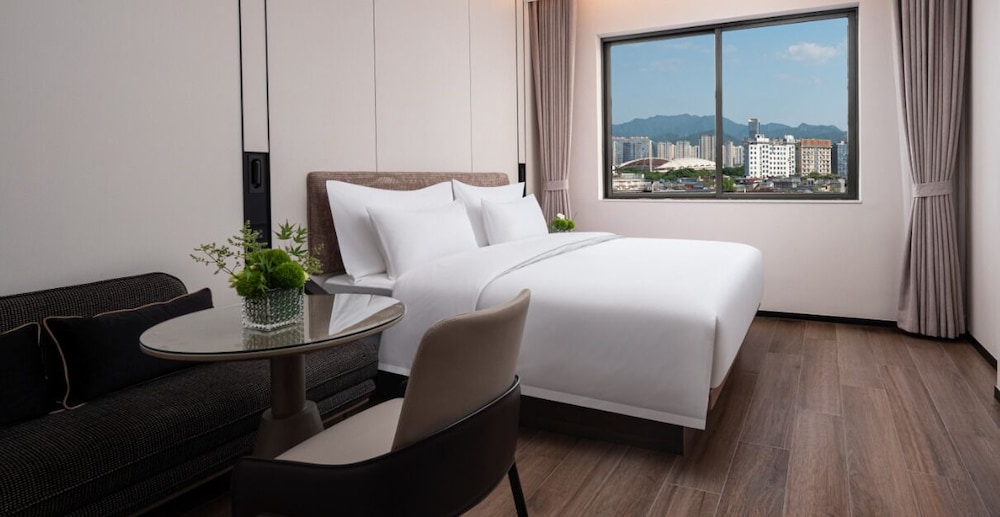 BYLAND WORLD HOTEL 34/50