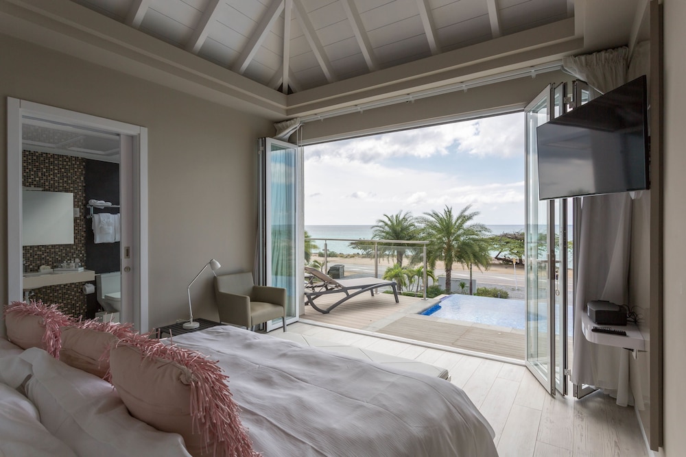 Semi Private, Master, Suite, 1 King and 1 Single Beds, Ocean View, Private Infinity Pool