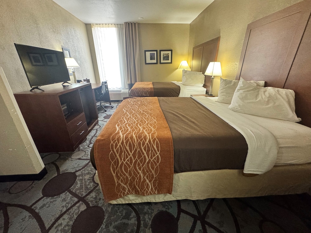 AmericInn by Wyndham Memphis East 9/33