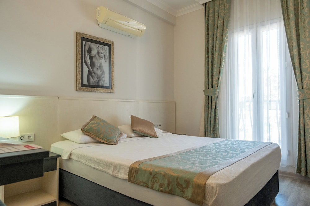 Artemis Hotel 20/69