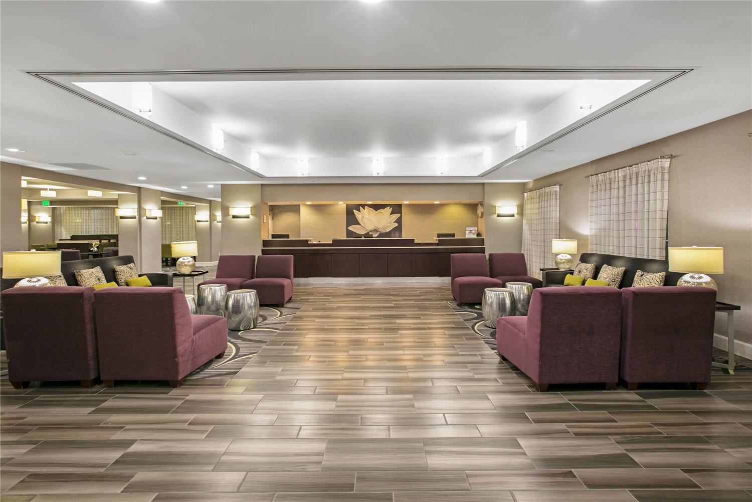 La Quinta Inn & Suites by Wyndham DFW Airport South / Irving 7/52
