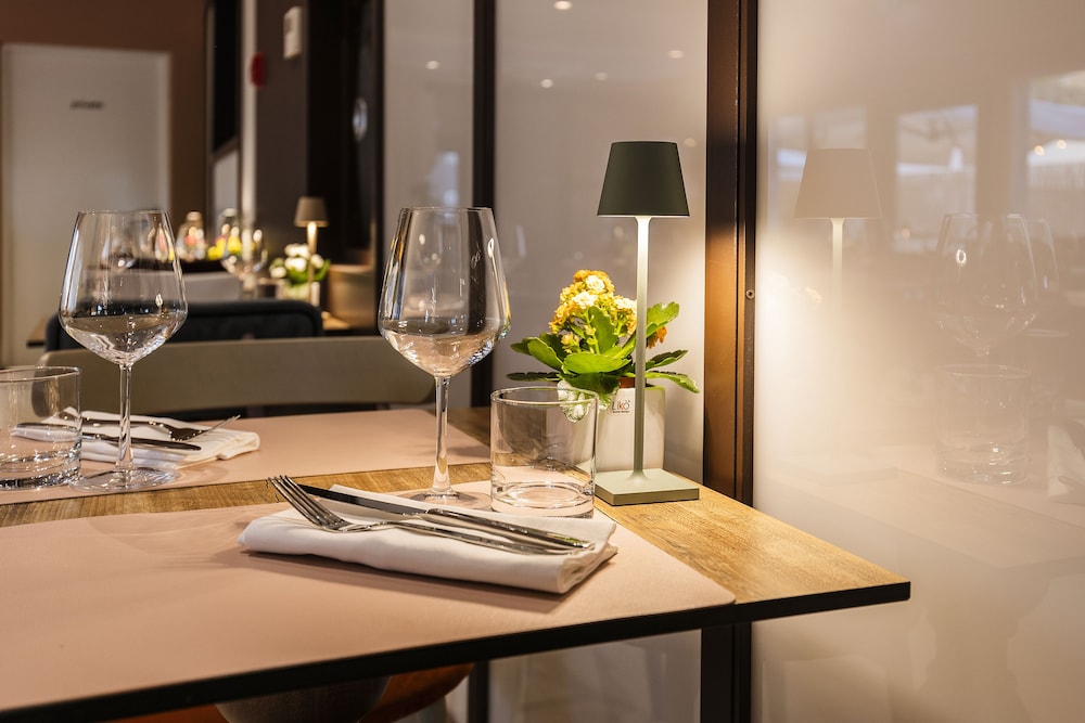 Adesso Hotel 43/50