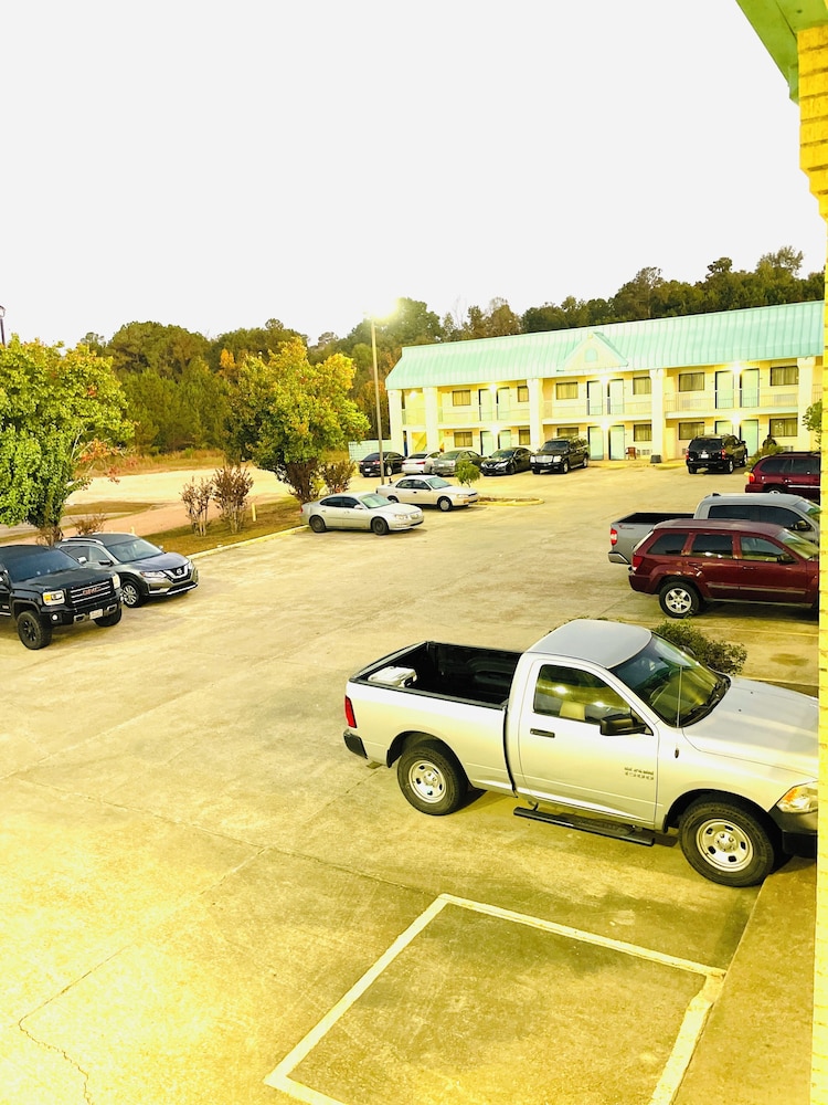 Western Inn Express Hazlehurst 11/19