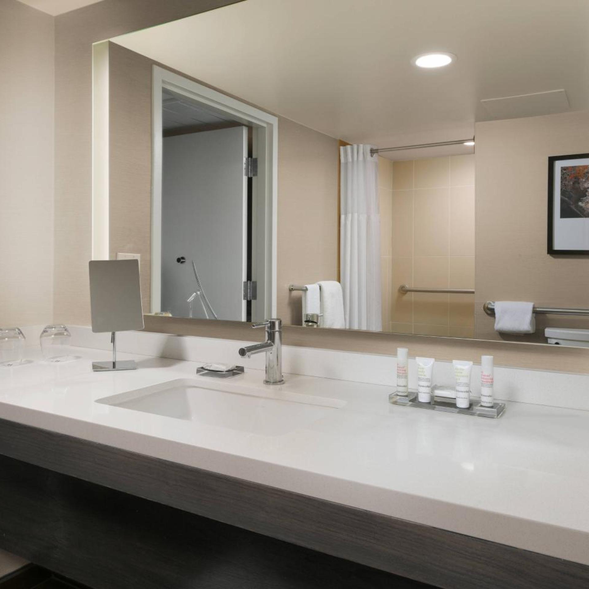 غرفة بسرير كينج، Houston Marriott Medical Center/Museum District 5/5