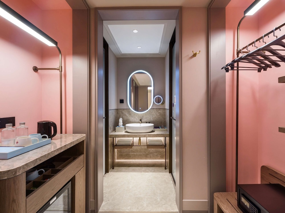 Mercure Shanghai Jinqiao 44/48