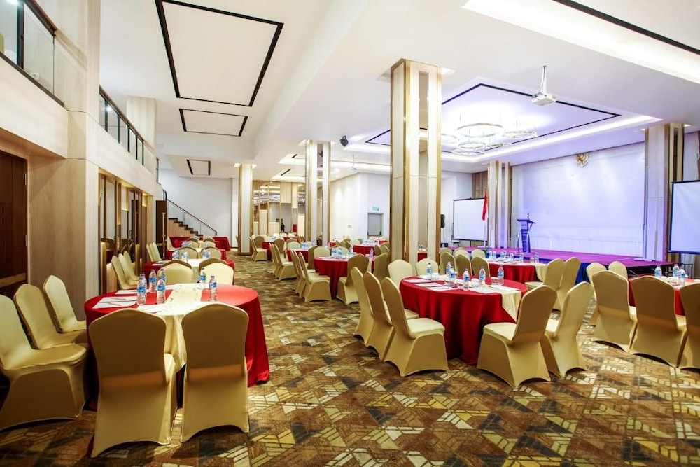 Grand Zuri Ketapang 48/58