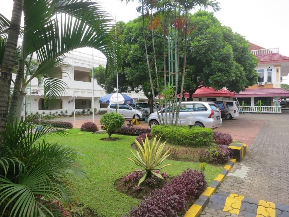 Hotel Pelangi Malang 53/58
