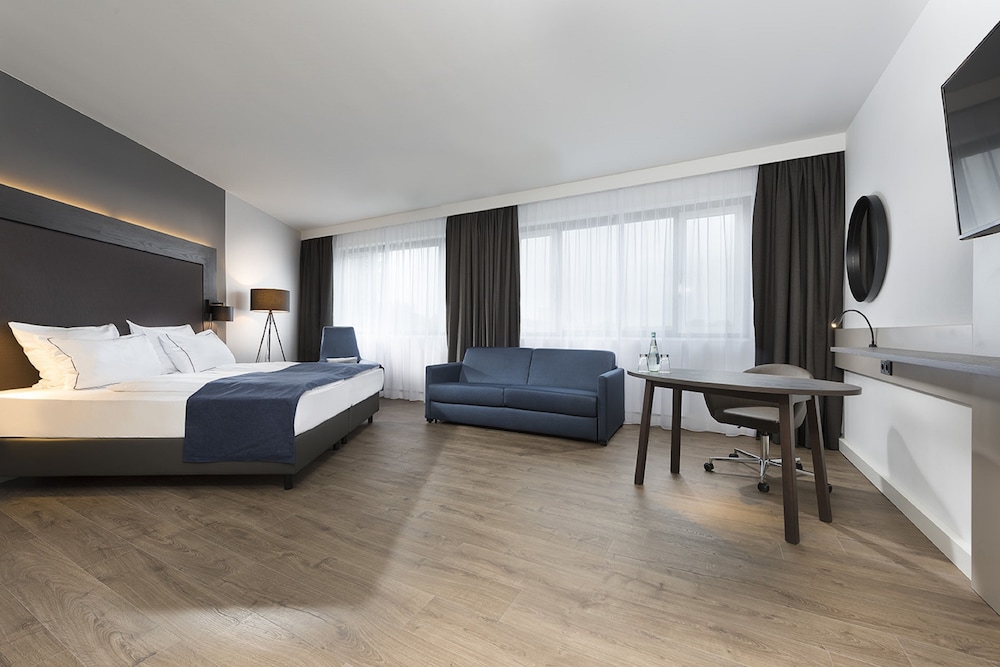 HOLIDAY INN BERLIN CITY WEST 18/71