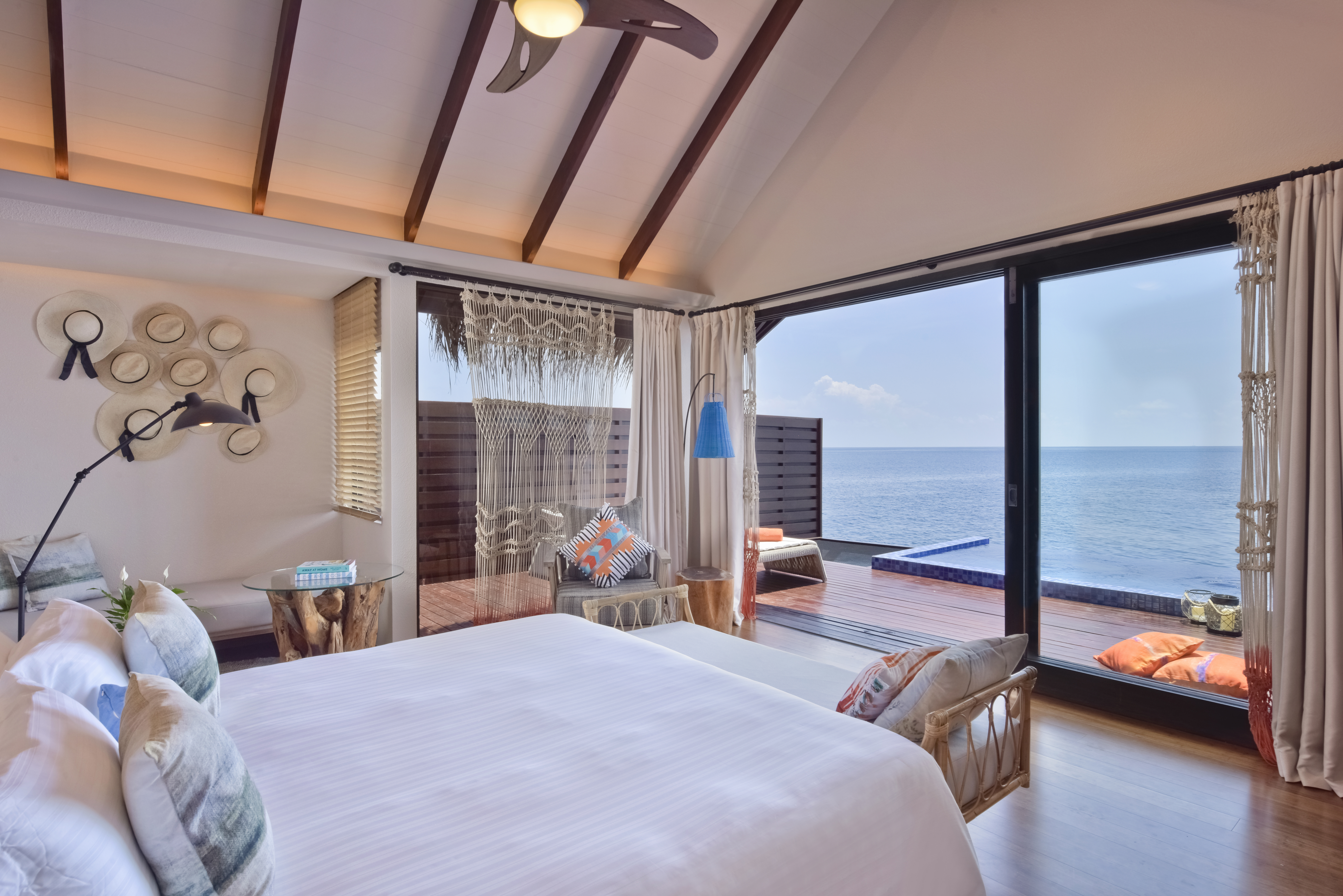 POOL WATER VILLA, REEF
