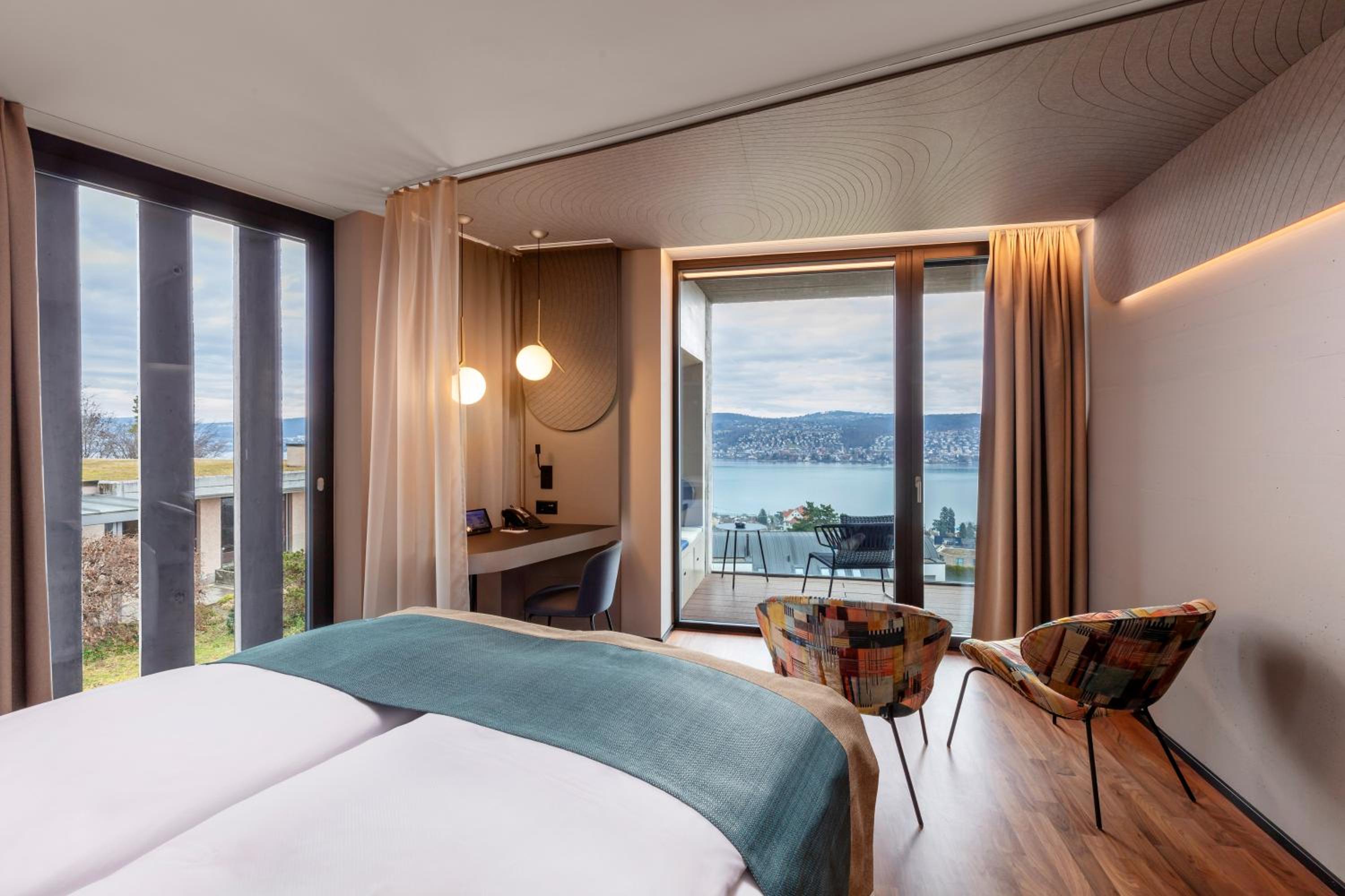 Club, Panorama, Junior Suite, King Bed, Lake View, Hot Tub