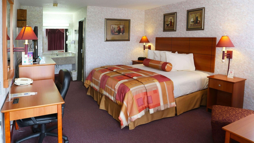Magnuson Hotel Howell/Brighton 9/35