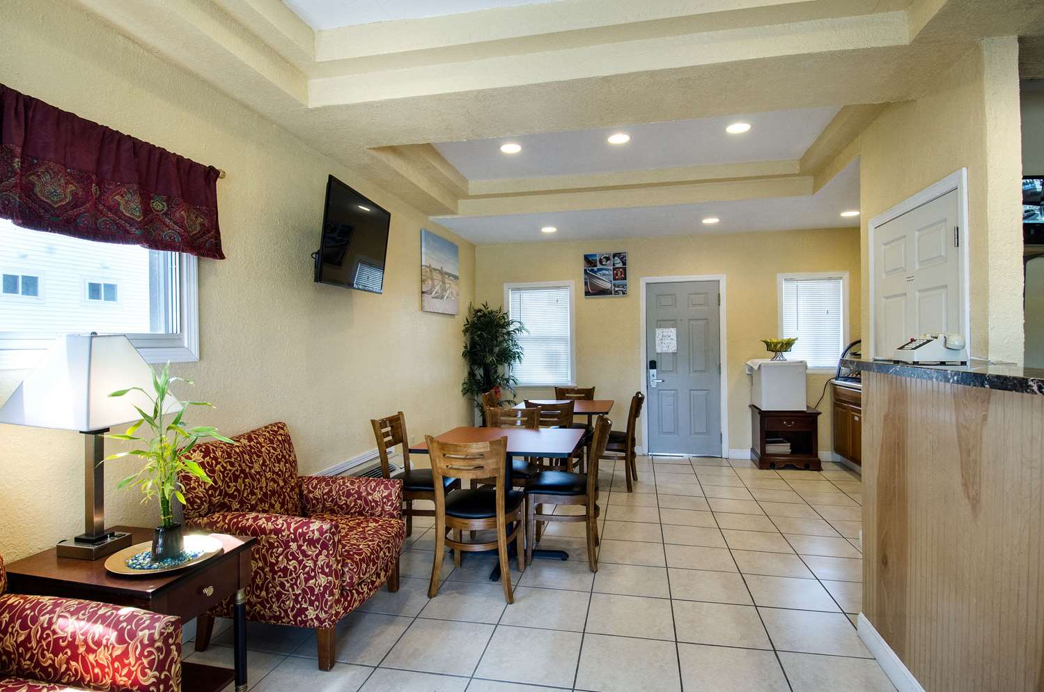 Econo Lodge West Yarmouth on Cape Cod 25/38